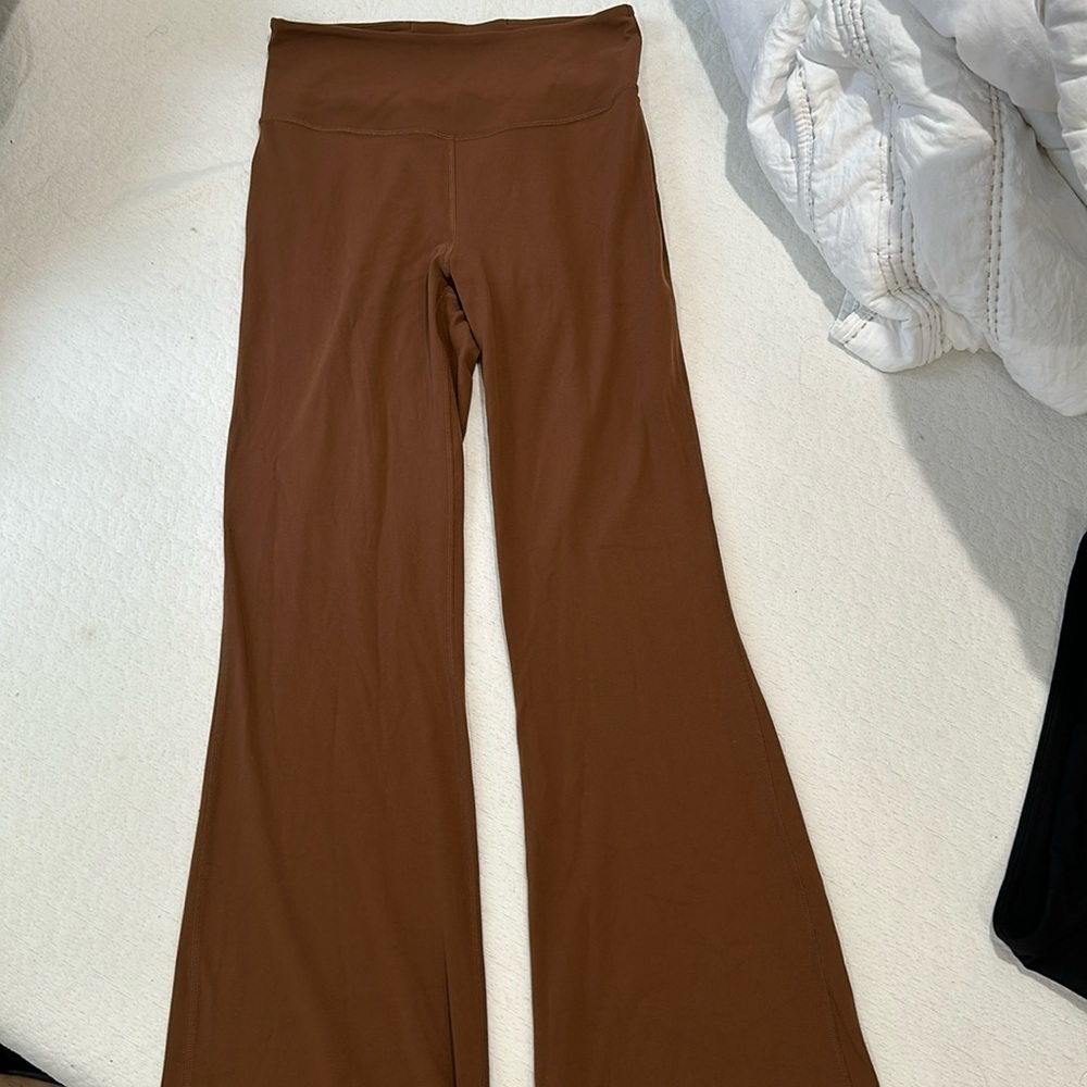 (Like new) Lululemon Groove Super-High-Rise Flared Pant Nulu in brown